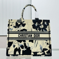 Dior Shopping Bags